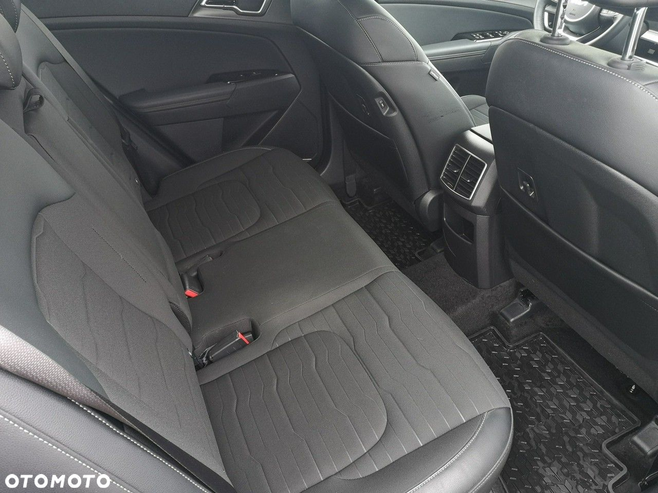 Kia Sportage 1.6 T-GDI MHEV Business Line 2WD DCT - 19