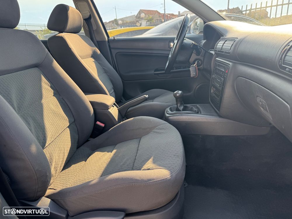 VW Passat Variant 1.9 TDi Confortline 6V - 28