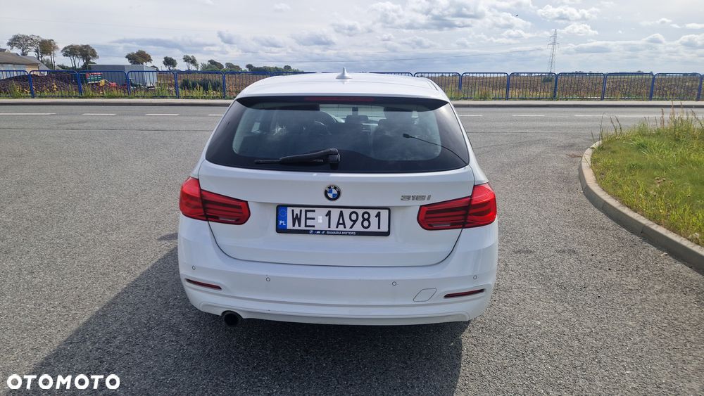 BMW Seria 3 318i - 4