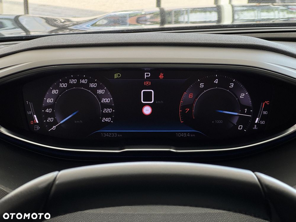 Peugeot 5008 1.2 PureTech Allure Pack S&S EAT8 - 18