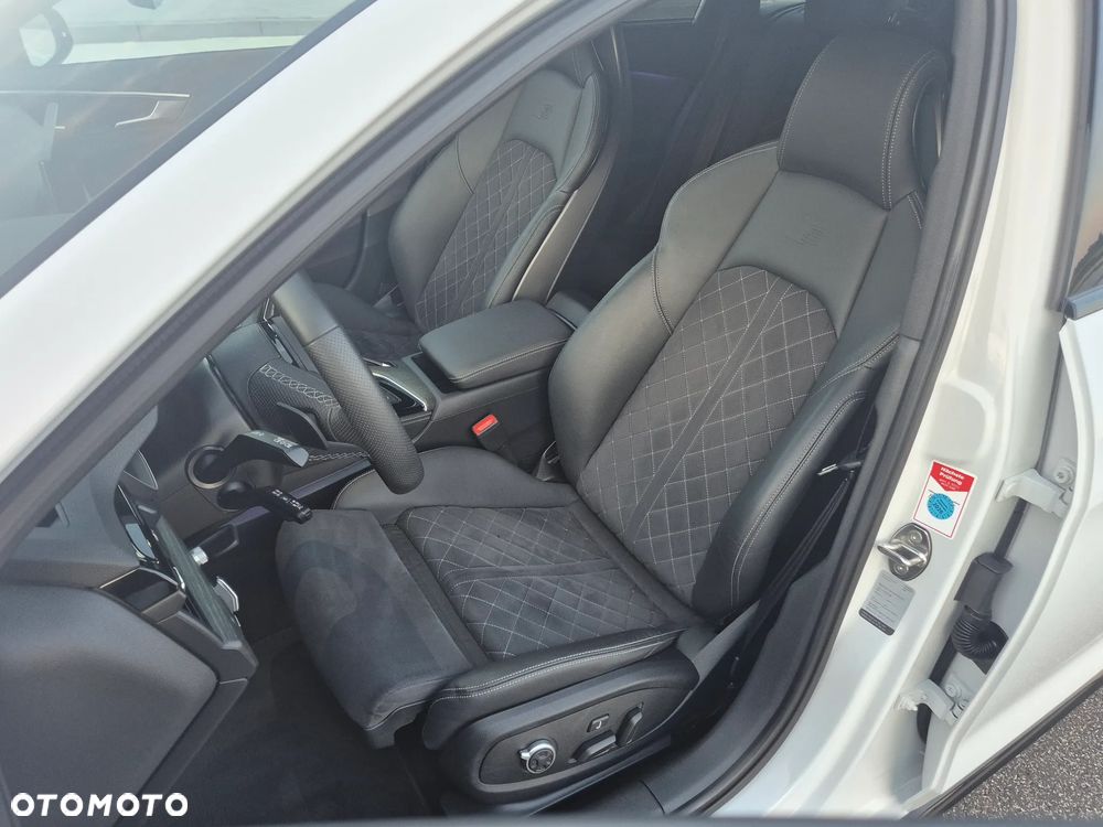 Audi A4 Avant 40 TDI S tronic S line - 23