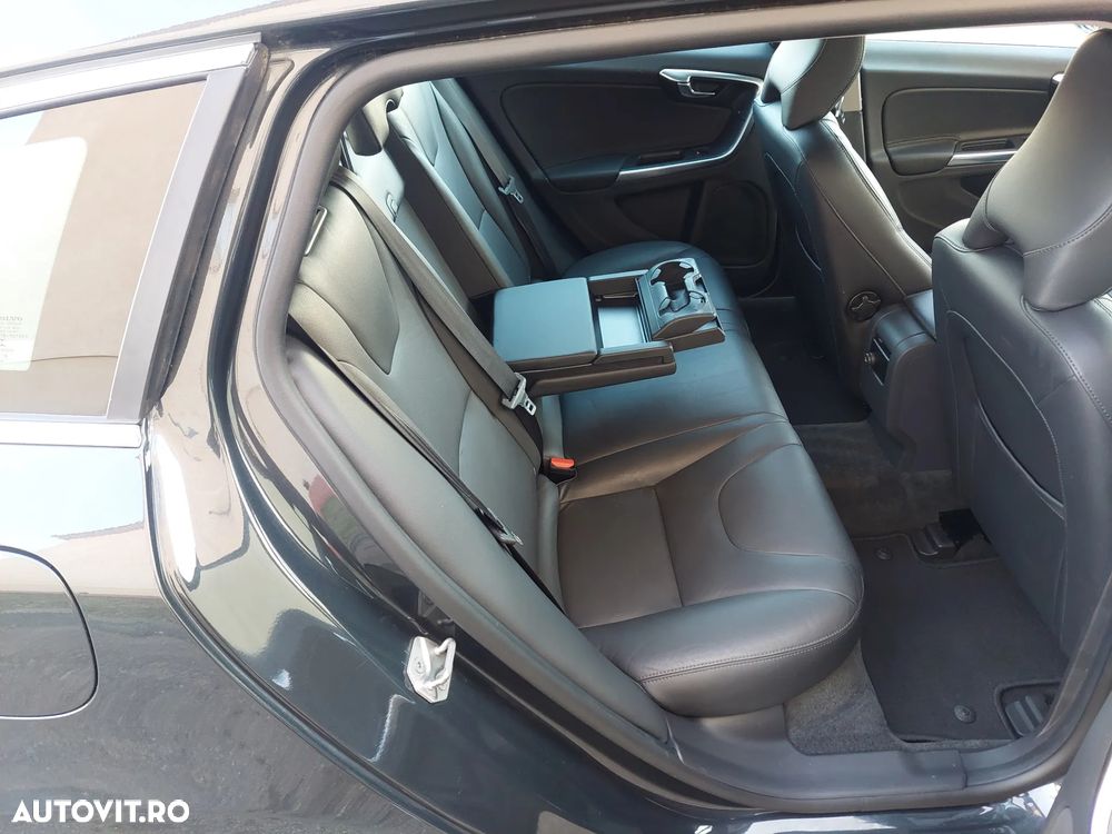 Volvo V60 D6 Plug-In-Hybrid AWD Geartronic Summum - 6