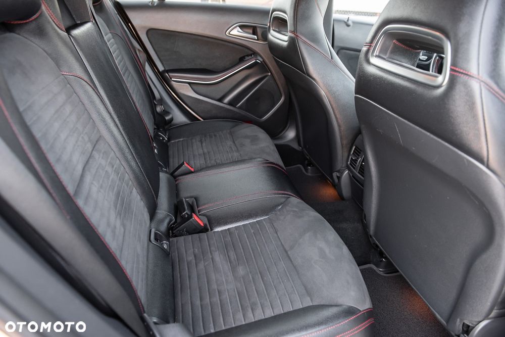 Mercedes-Benz CLA 220 4Matic 7G-DCT AMG Line - 29