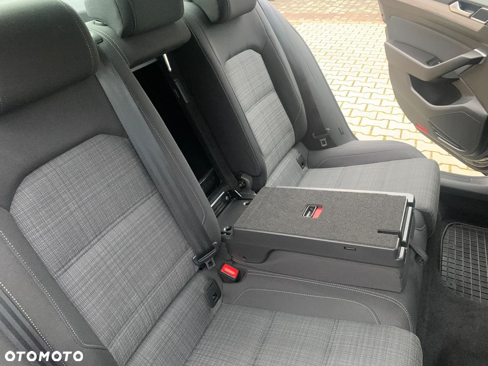 Volkswagen Passat 2.0 TDI EVO Business DSG - 19