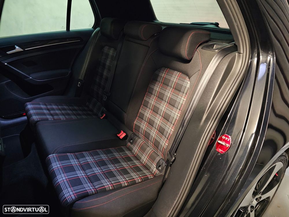 VW Golf 2.0 TSi GTi - 21