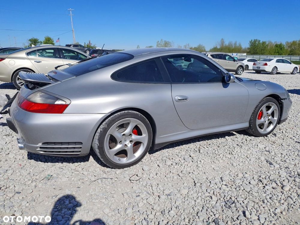 Porsche 911 Carrera 4 - 4