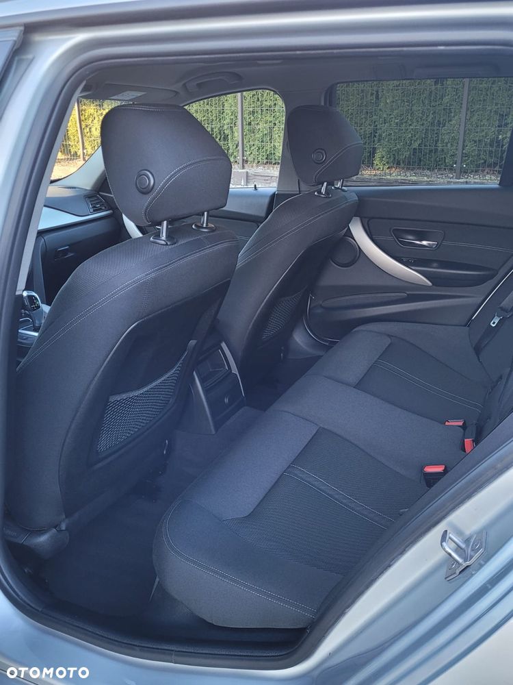 BMW Seria 3 318d Sport Line - 24
