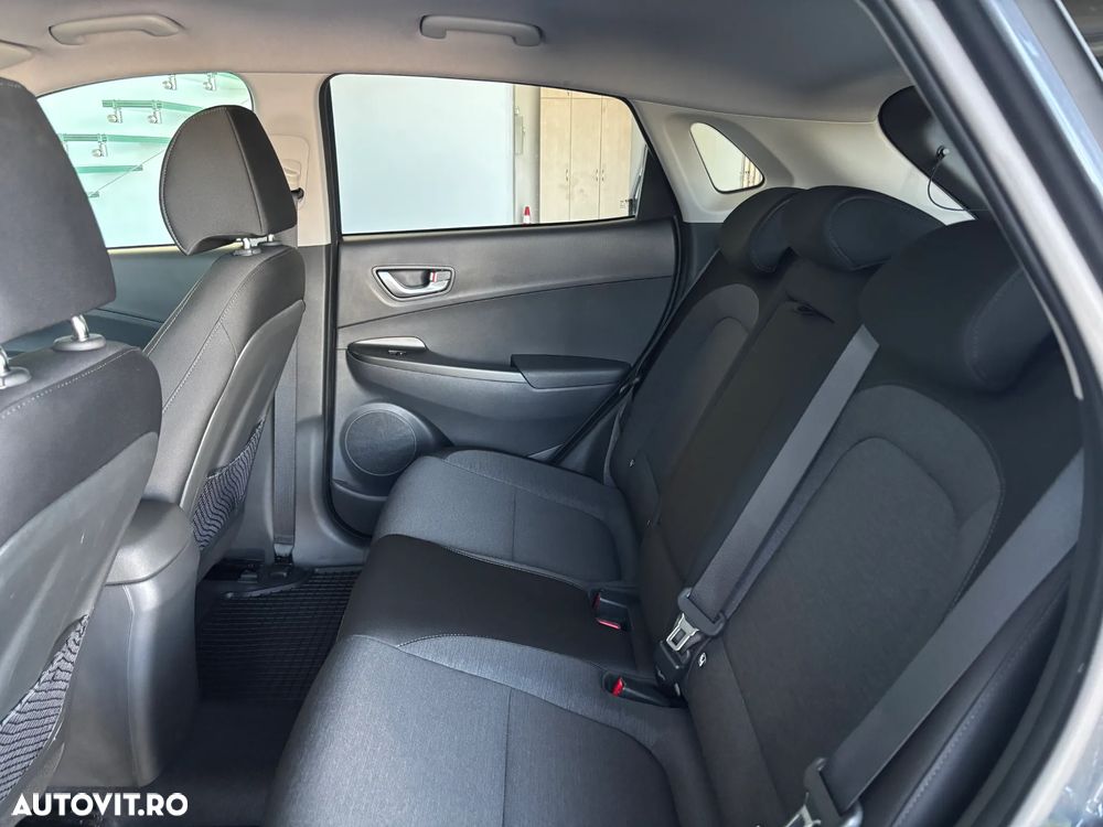 Hyundai KONA Select - 13