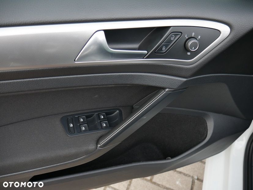 Volkswagen Golf 1.5 TSI BMT Comfortline - 21