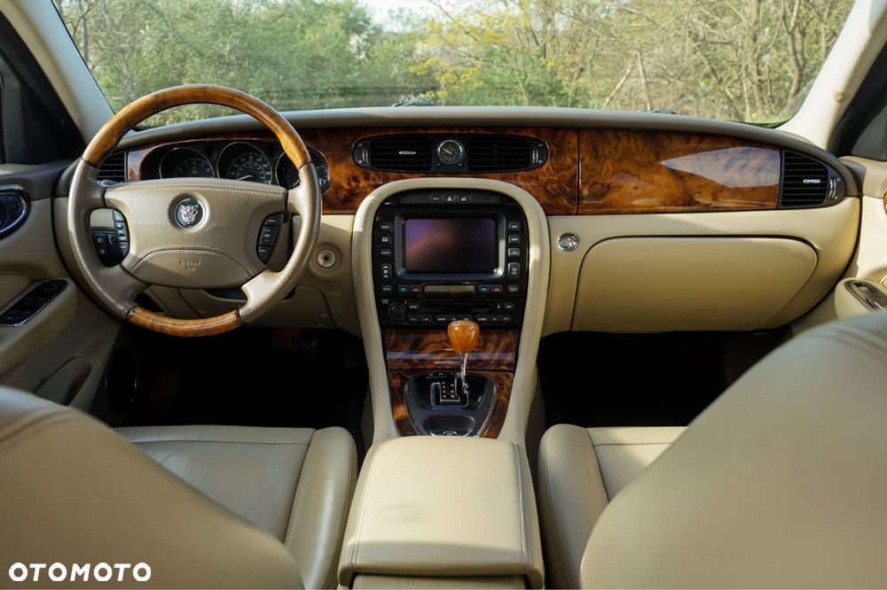 Jaguar XJ - 5