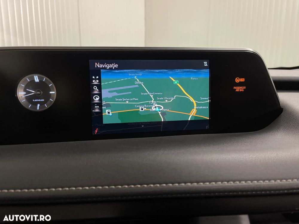 Lexus UX 250h Business Edition - 13