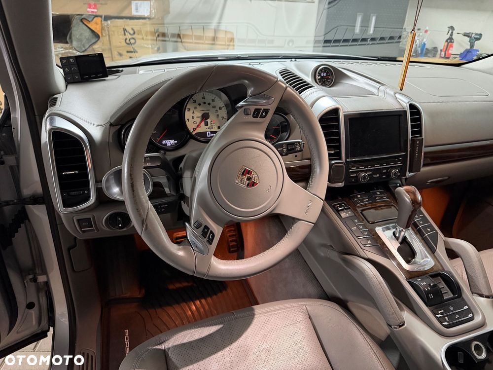 Porsche Cayenne - 9