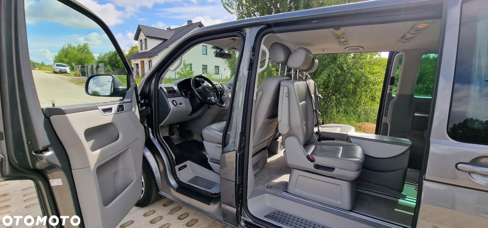 Volkswagen Multivan - 14