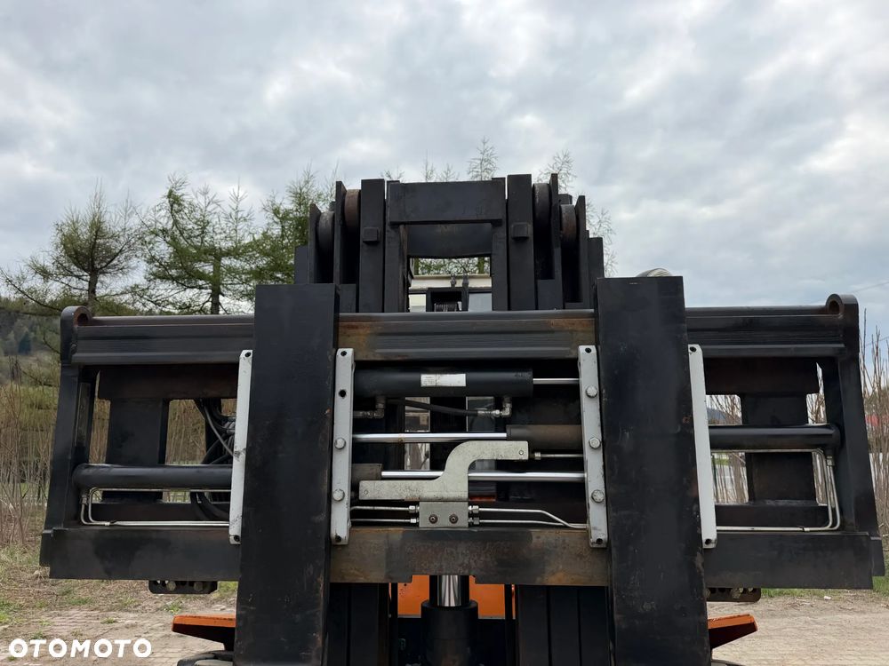 O&K V80 Wózek Widłowy Niemiecki Producent O&K. Silnik DEUTZ 90 km. Udźwig 8 ton. Gabarytowo mała maszyna z Wielkim udźwigiem. Podwójne Koła. Regulacja wideł i Karetki Hydrauliczna. Maszt TRIPLEX. niski przebieg 5790h. Maszyna Pochodzi z Norweskiej Komuny! Nie posiada luzów i wycieków Jazda Hydrostatic. Stan Perfekcyjny! DIESEL. Opony Nowe. Okazja - 4