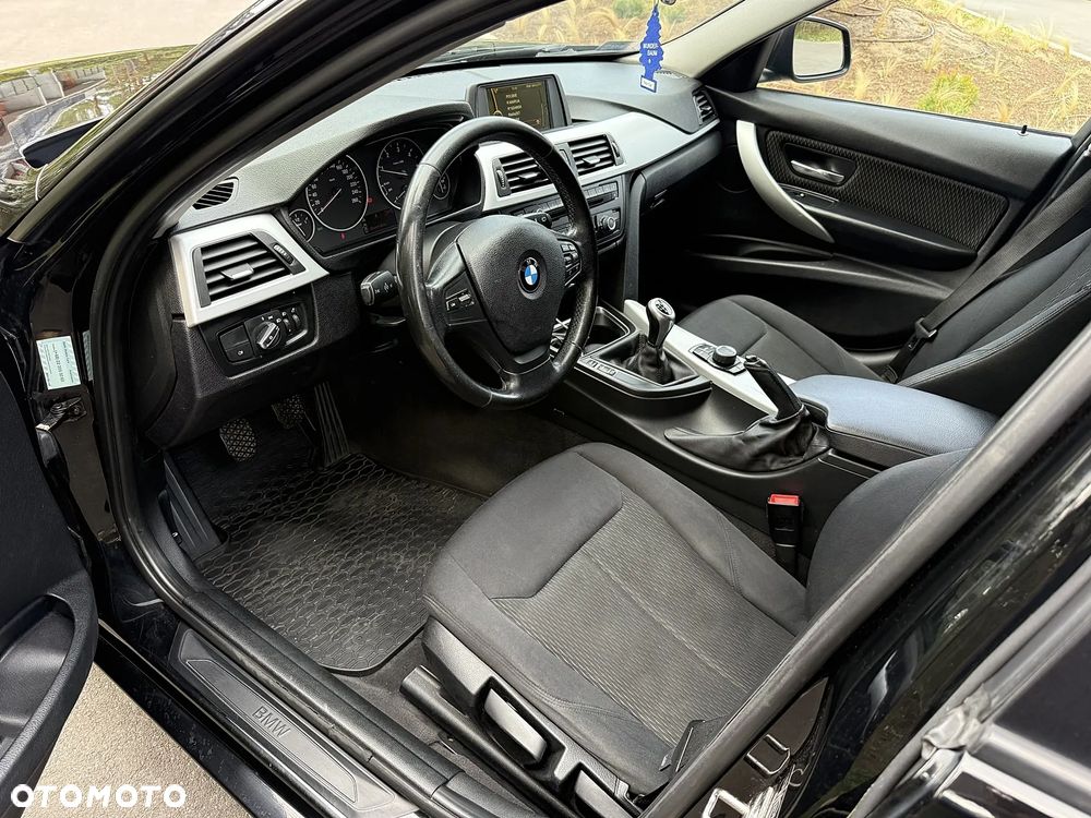 BMW Seria 3 318d - 16