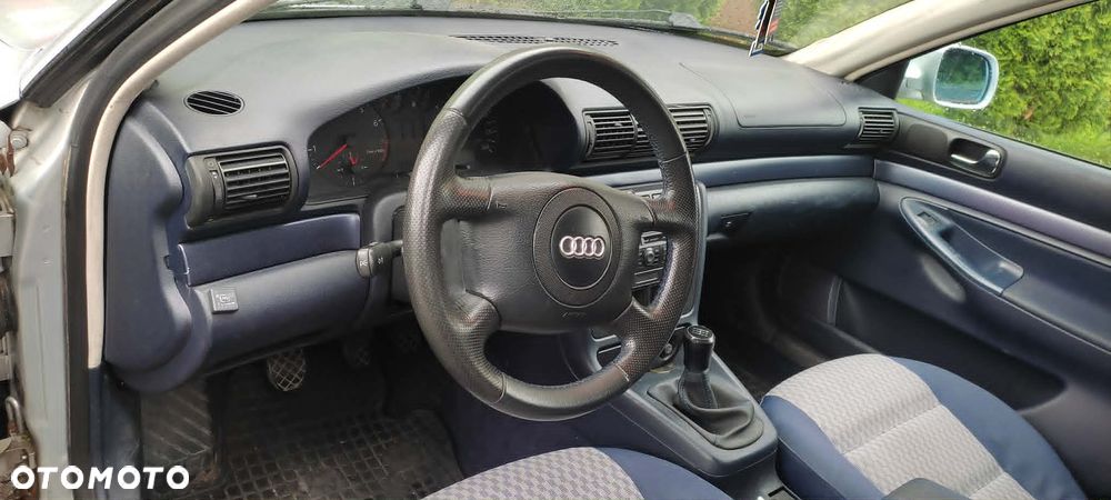 Audi A4 Limousine - 5
