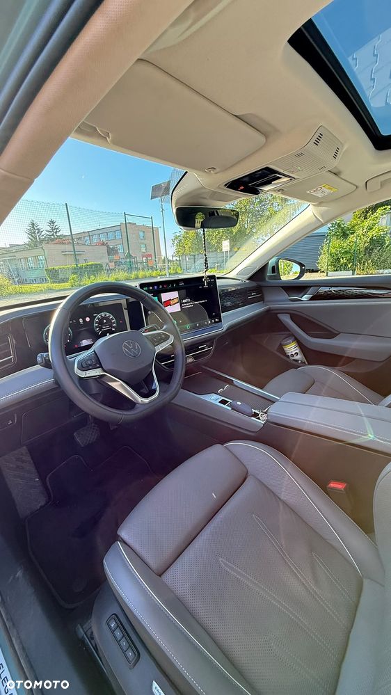 Volkswagen Passat - 12