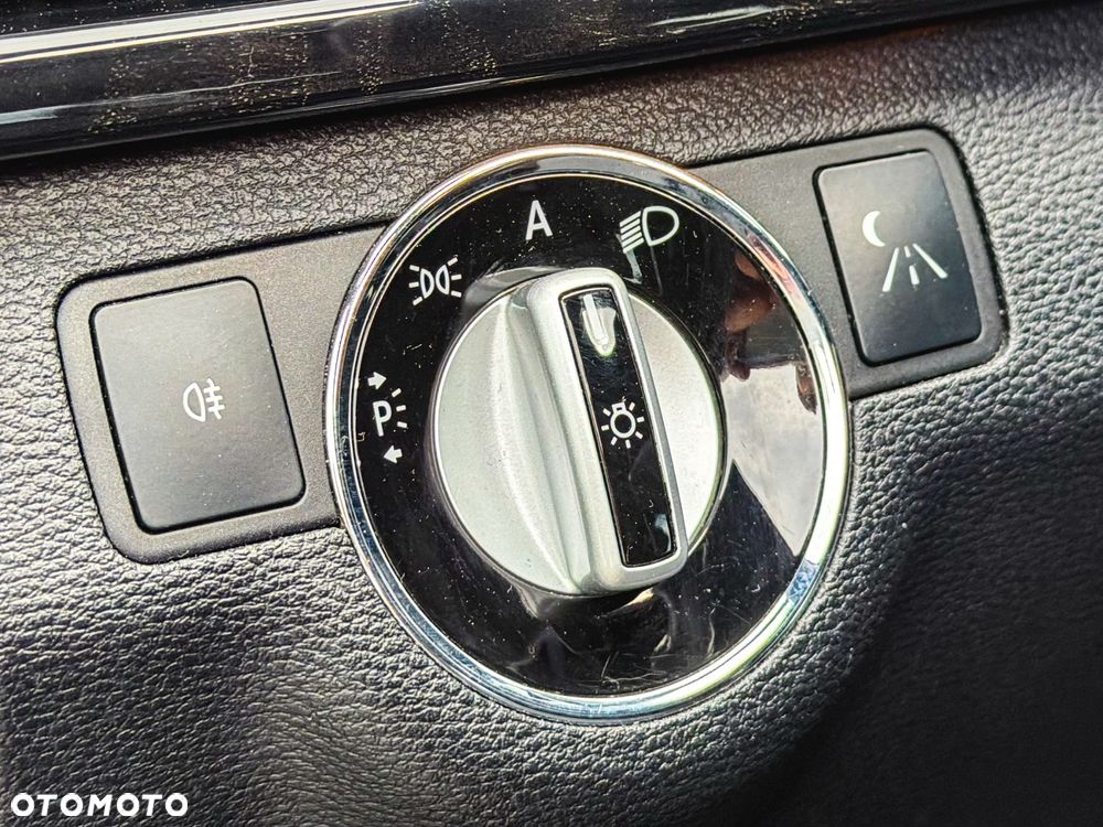 Mercedes-Benz Klasa E 350 CDI BlueEff Avantgarde - 28