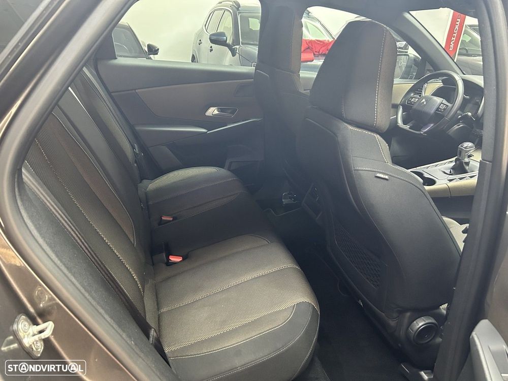 DS DS7 Crossback - 13