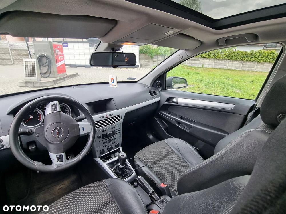 Opel Astra 2.0 T Cosmo - 17