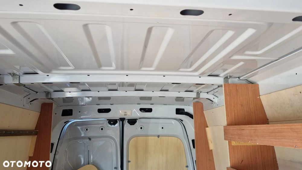 Nissan INTERSTAR - 28