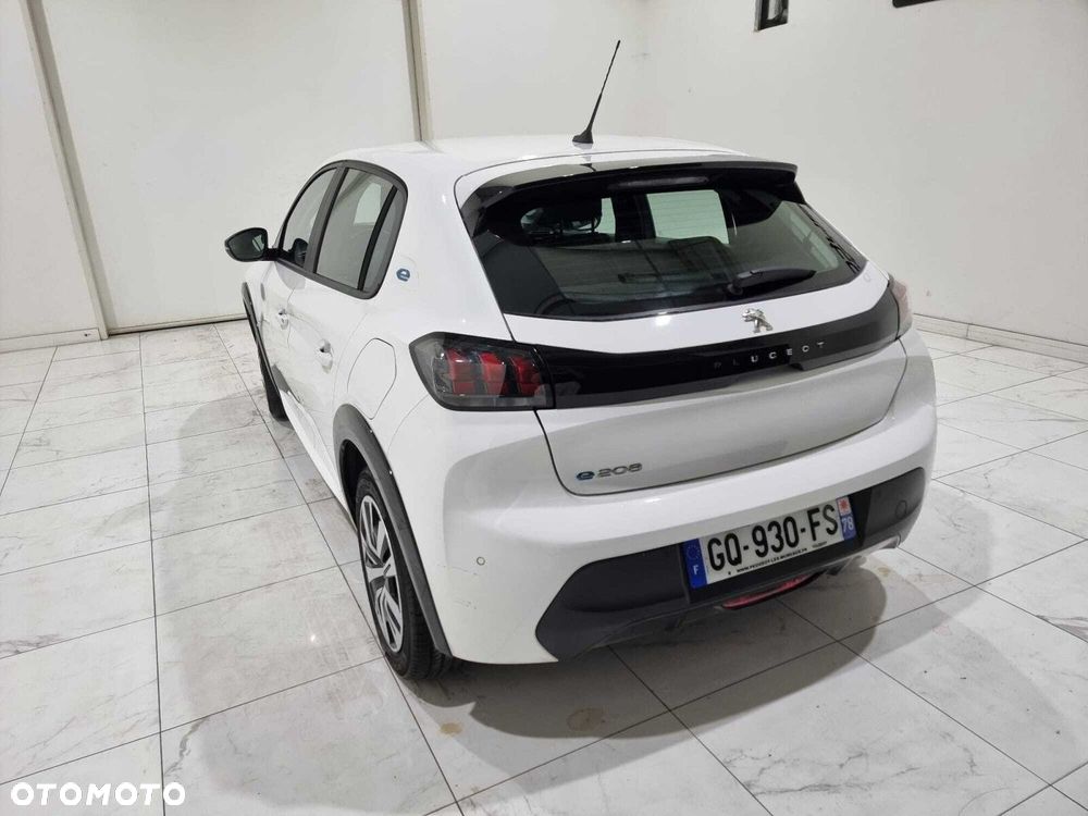 Peugeot 208 - 12