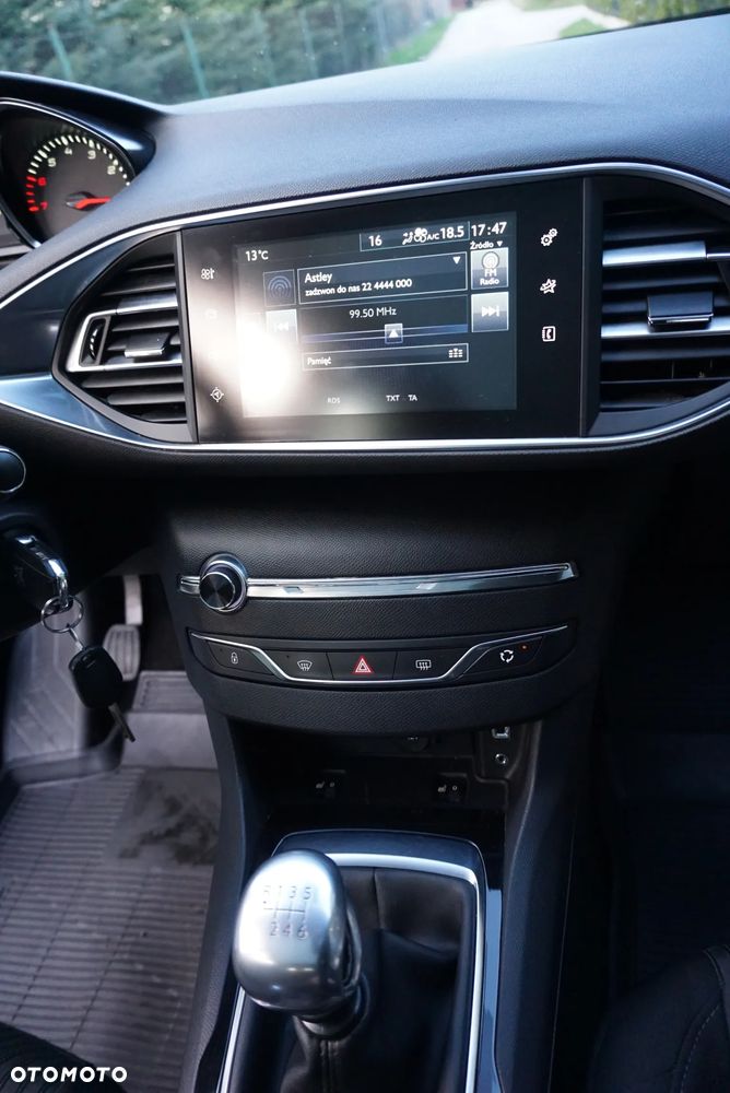 Peugeot 308 125 THP Allure - 21