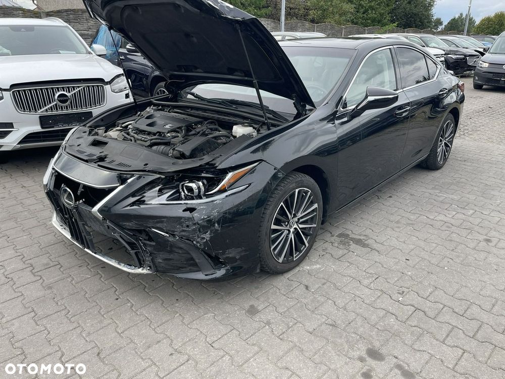 Lexus ES 300h Style Edition - 3