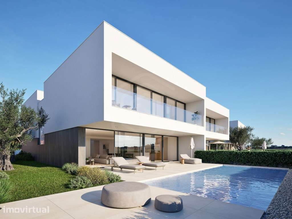 Luxuosa moradia com 4 quartos e piscina, a poucos passos da praia e... - Grande imagem: 2/28