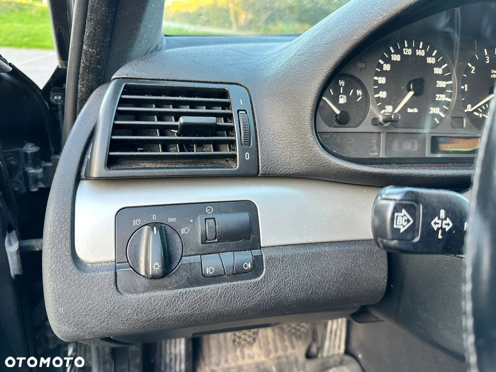 BMW Seria 3 318i Touring - 18