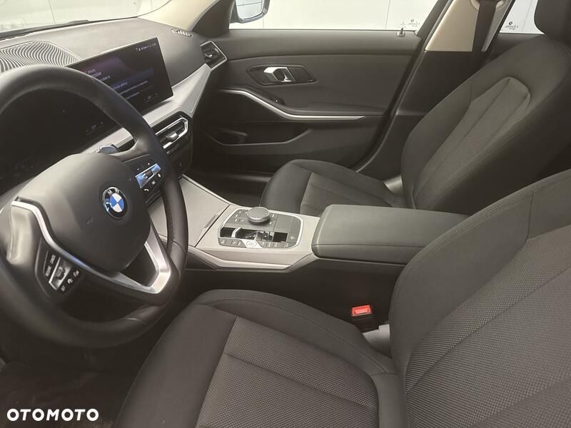 BMW Seria 3 320i sport - 11