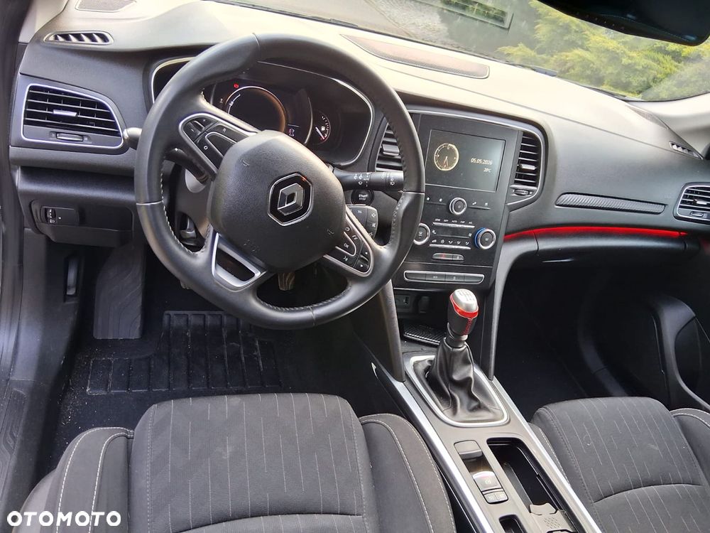 Renault Megane ENERGY TCe 115 Start & Stopp Paris Business - 16