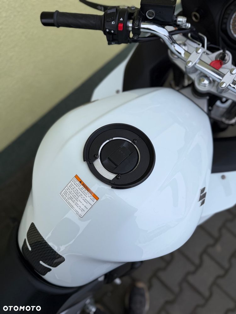 Suzuki GSX - 18