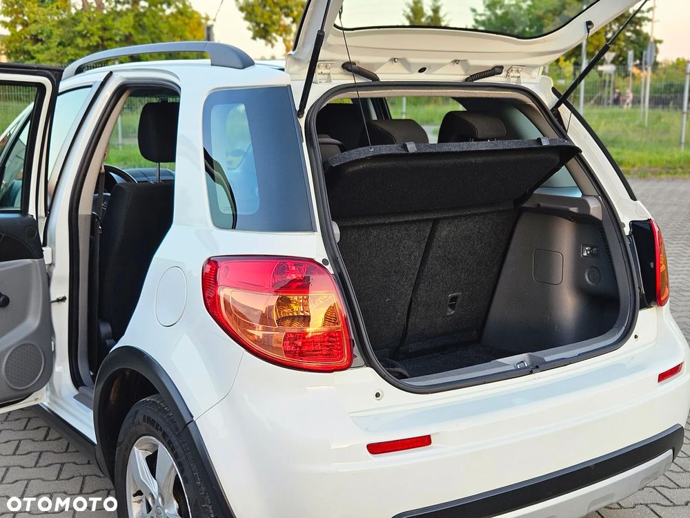 Suzuki SX4 1.6 Comfort Plus - 23
