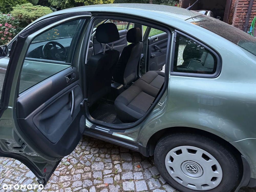 Volkswagen Passat 1.6 Basis - 13