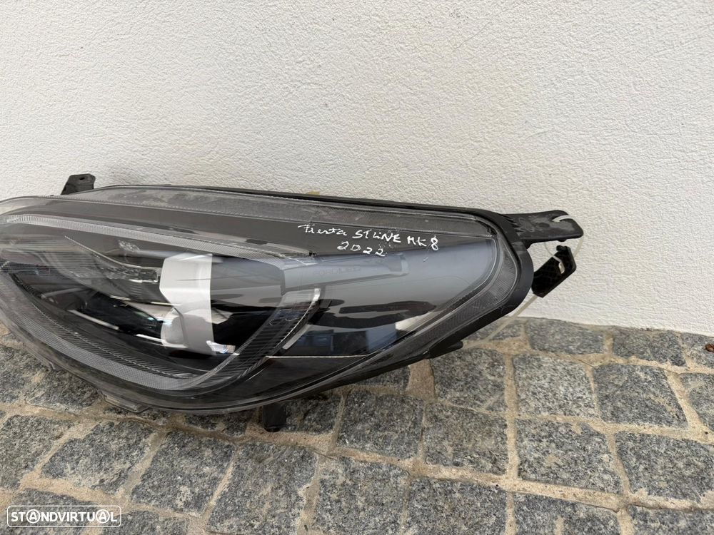 Farol esq ford fiesta st line 2022 - 2