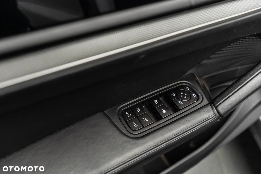 Porsche Cayenne - 26
