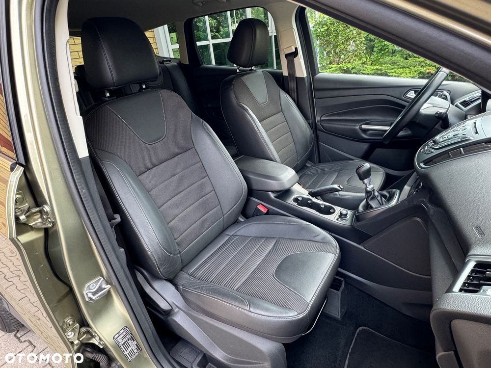 Ford Kuga 2.0 TDCi 4x4 Titanium - 25