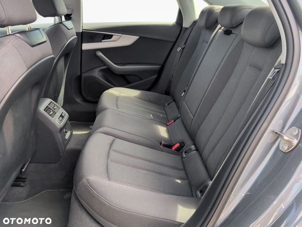 Audi A4 Limousine 40 TFSI mHEV S Line S tronic - 11
