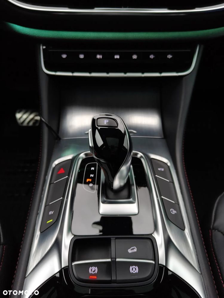 MG EHS PHEV Luxury - 23