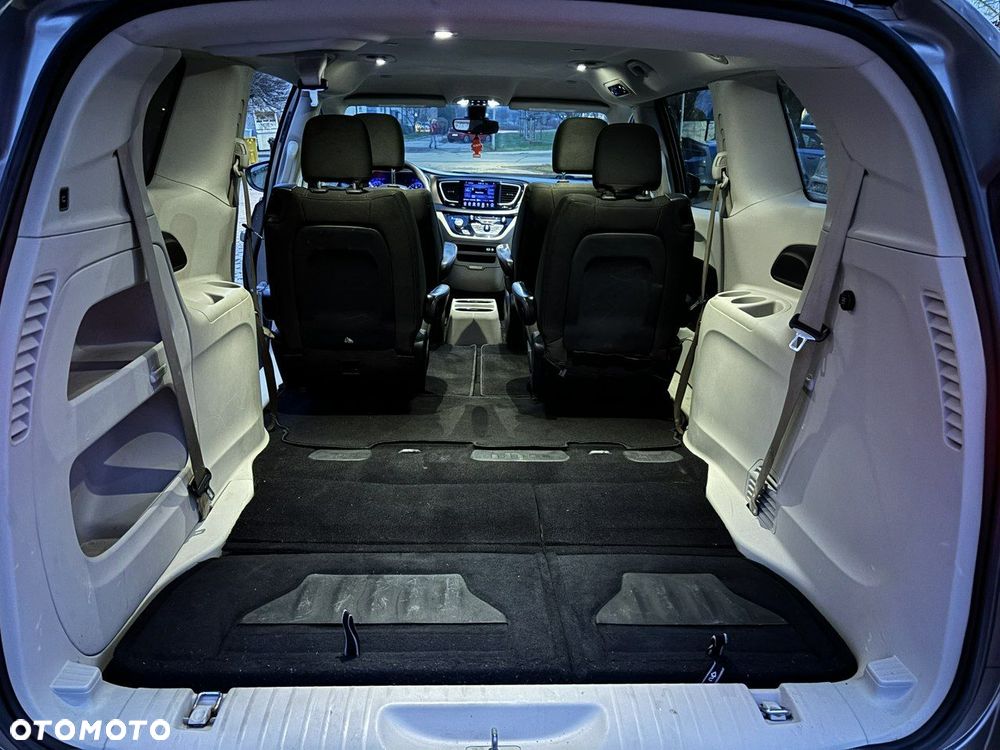 Chrysler Pacifica - 26