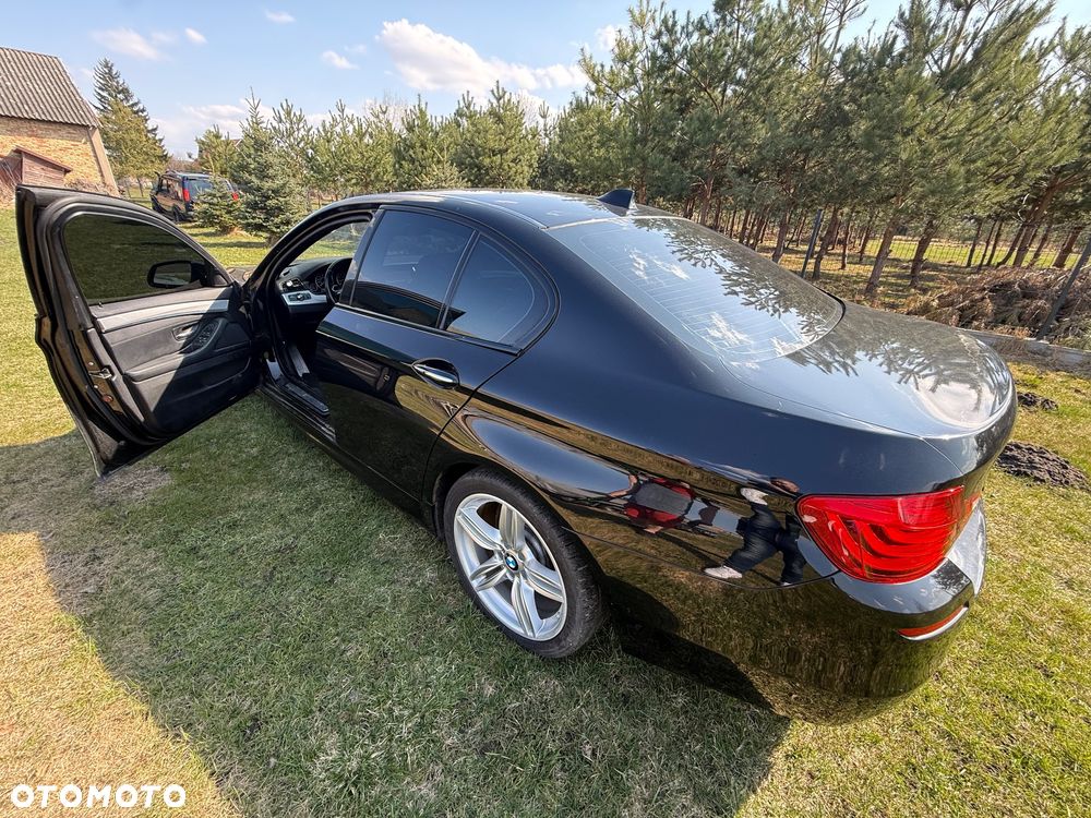 BMW Seria 5 550i Sport-Aut - 23