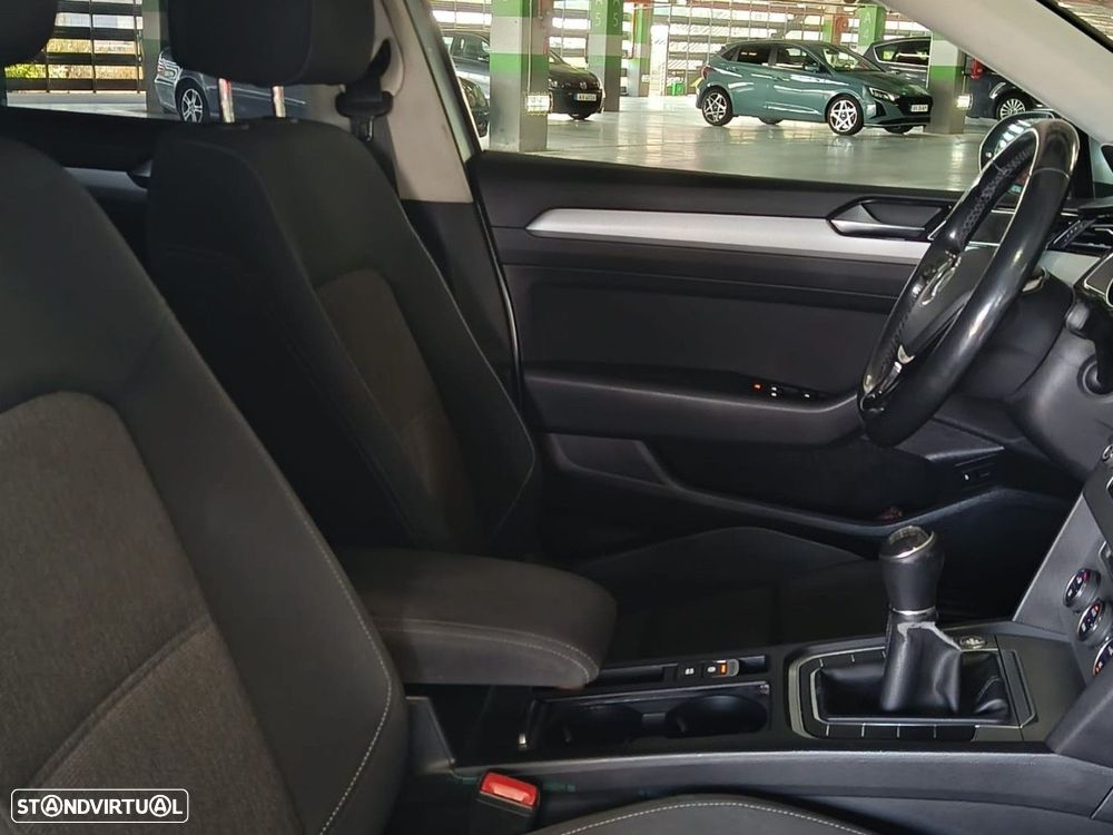 VW Passat Variant 1.6 TDI Confortline - 16