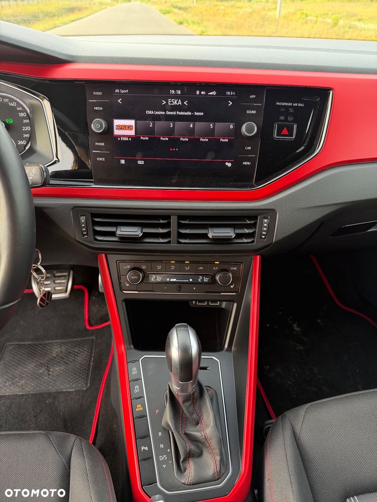 Volkswagen Polo 2.0 TSI DSG GTI - 24