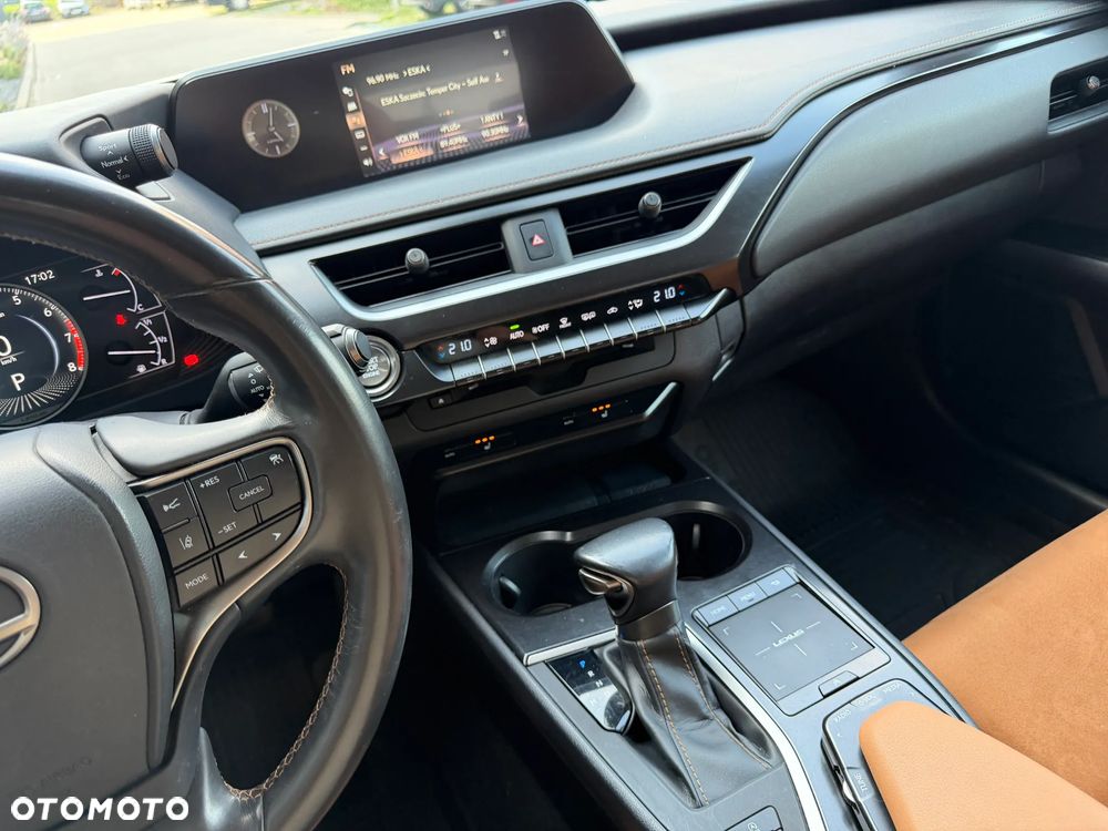 Lexus UX 200 GPF Business 2WD - 26