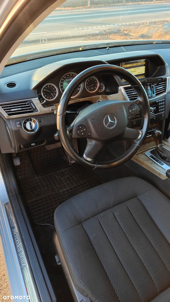 Mercedes-Benz Klasa E 200 CGI BlueEFFICIENCY Automatik Elegance - 18