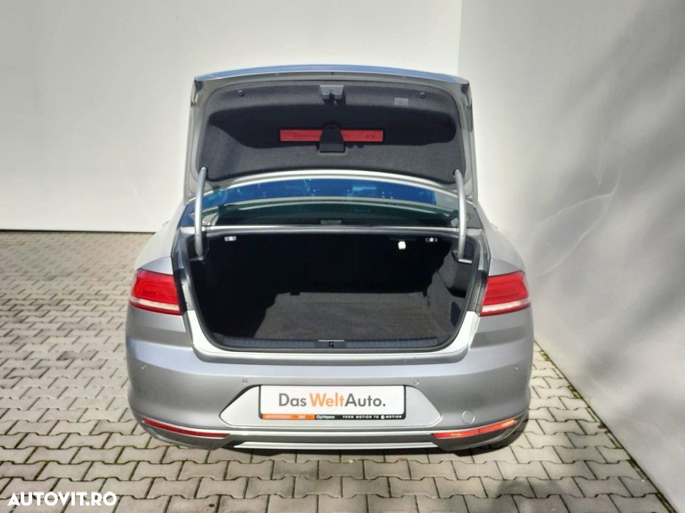 Volkswagen Passat - 8