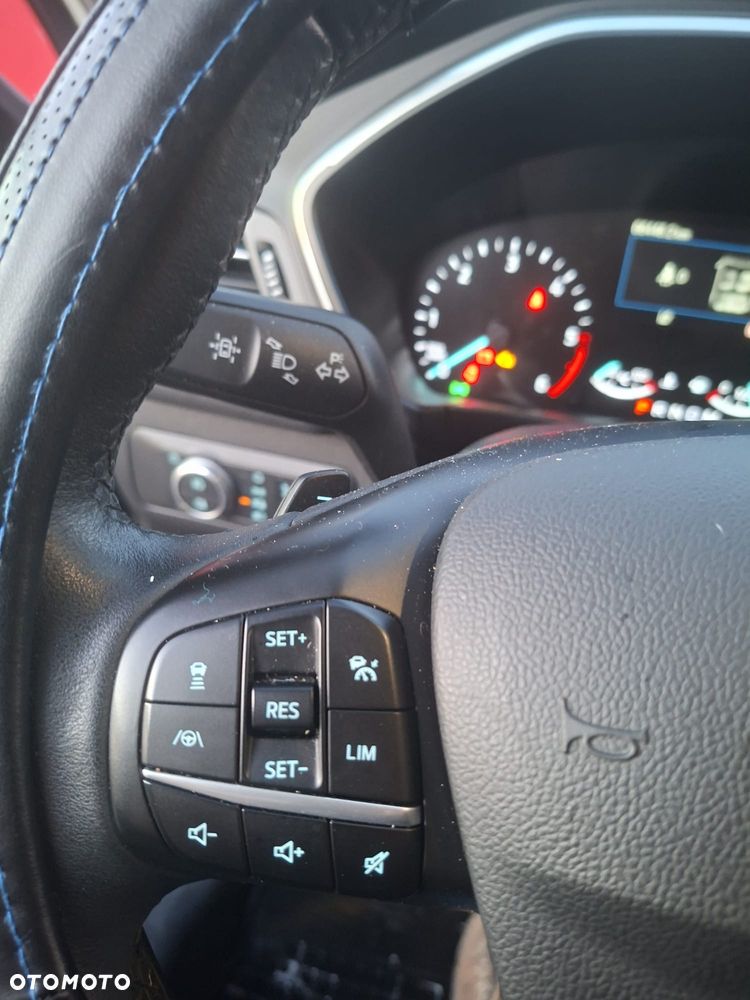 Ford Kuga - 10