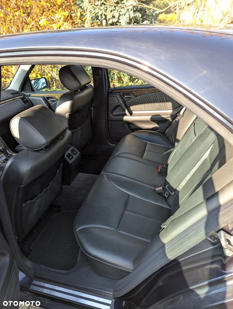 Mercedes-Benz Klasa E 250 TD Elegance - 9