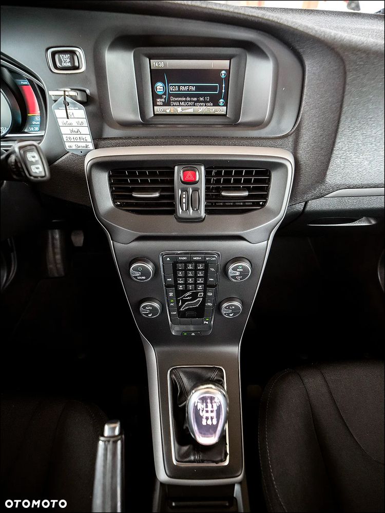 Volvo V40 Cross Country - 25